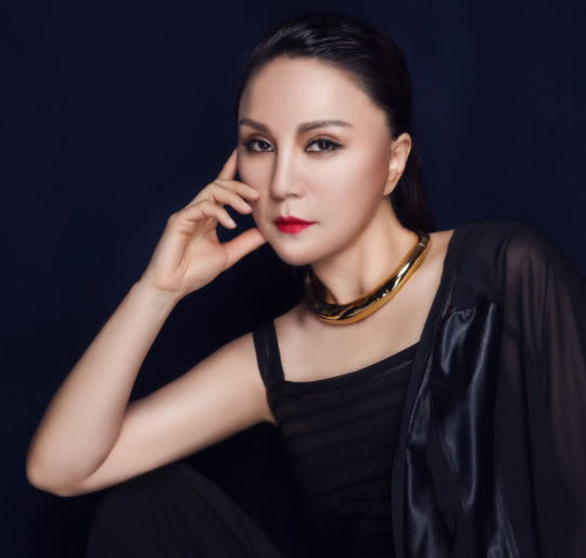 她曾是国家一级演员,上过7次春晚,最后因"膨胀"惨遭封杀