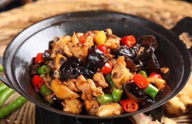 美食推荐干锅走地鸡红烧黑鱼橙皮烧排骨的做法