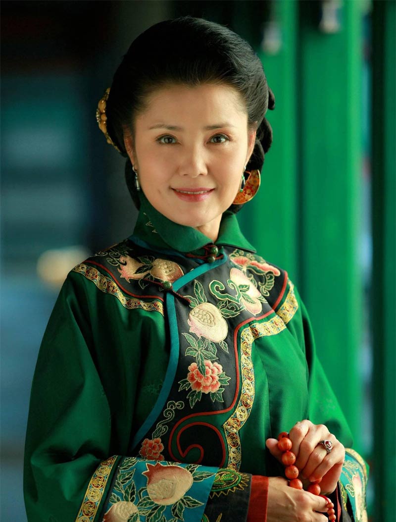 姜黎黎和姜丰近照:一个婚姻幸福,一个独自带混血龙凤胎不愿回国