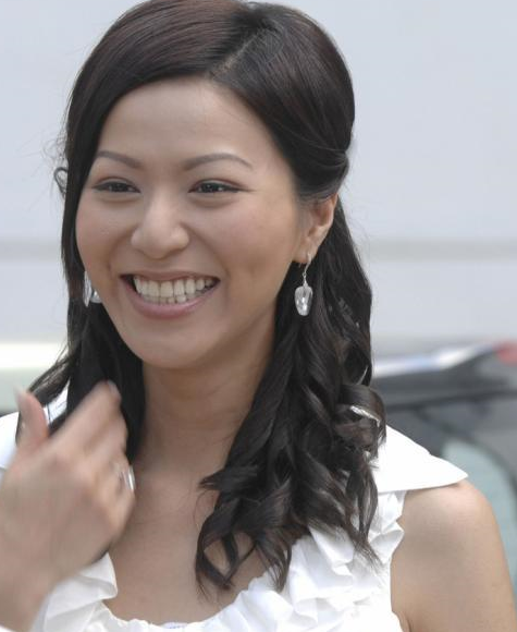 颧骨高的女明星就属她生活过得好而滕丽名42岁却还是单身