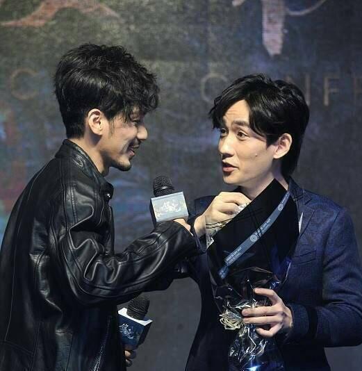 在视觉中国镜头下,无修图滤镜的朱一龙和白宇,这颜值你给几分?