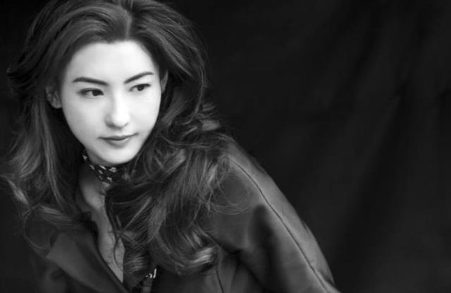 张柏芝绝美照片流出,相比于17年前旧照,张柏芝依旧惊艳动人!