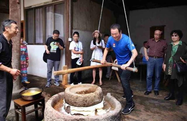农村俗语"蒸酒磨豆腐,不敢逞师傅"是什么意思?有道理吗?