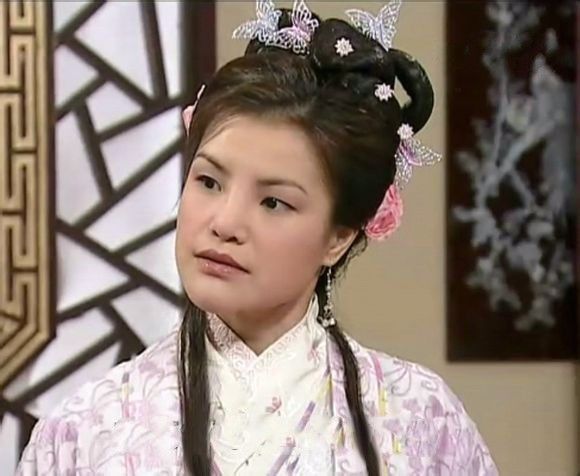 她出道30年,获金牌女丑称号,没钱买房,三段失败感情,依旧单身