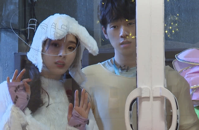 《密室大逃脱》邓伦一把抱过杨幂,我单方面宣布邓伦杨幂在一起!