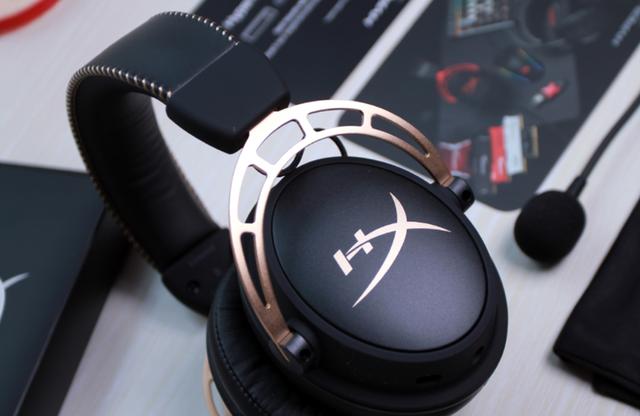 充值情怀,金士顿阿尔法黑金版电竞耳机
