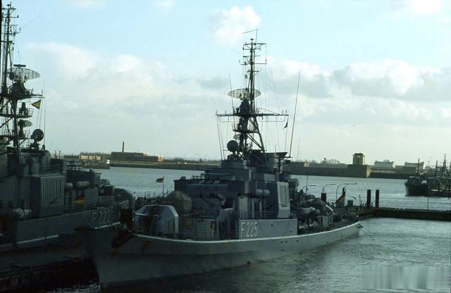 二战后联邦德国建造的首型国产护卫舰—f120型"科隆"级护卫舰