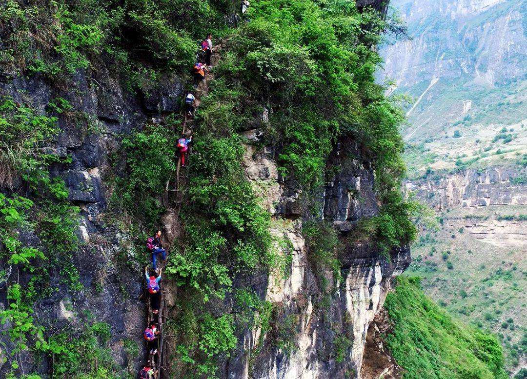 我国悬崖村获国家6亿投资如今怎么样了?网友:6亿就建个铁梯?