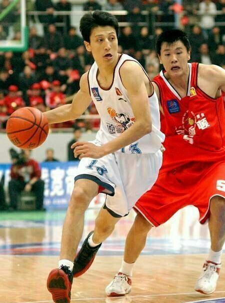 郭士强率队圆梦王治单2米14的身高,有着出色的脚步和防守能力,无论是