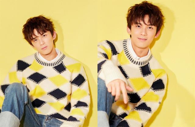 蔡徐坤吴磊同穿拼色毛衣,"青蛙王子"和"柠檬少年"谁更帅?