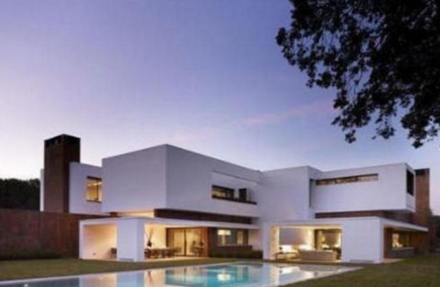 带你参观球王梅西的豪宅:把别墅盖成足球的外形,太个性了