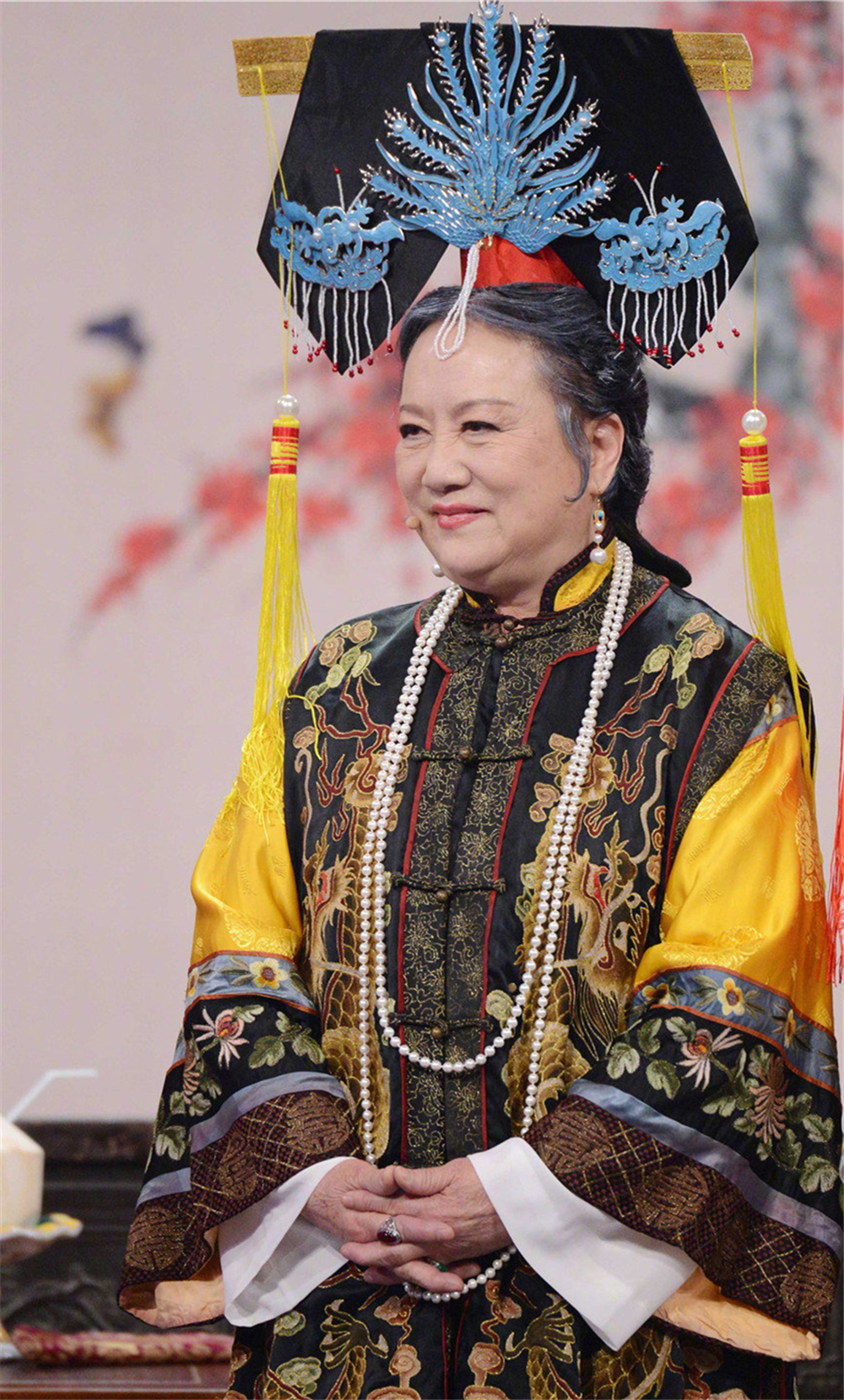 还珠格格演员重聚!晴儿穿古装温婉大气,剃掉胡子的皇阿玛好年轻