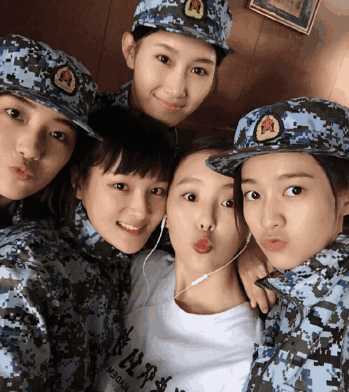 明星和大学室友的合照, 王俊凯、吴磊、易烊千