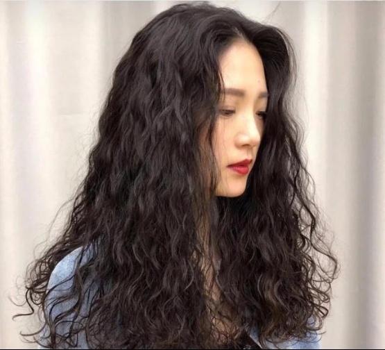 女人过了38岁,试试今年流行"奶奶烫",过年选这款,准没错!