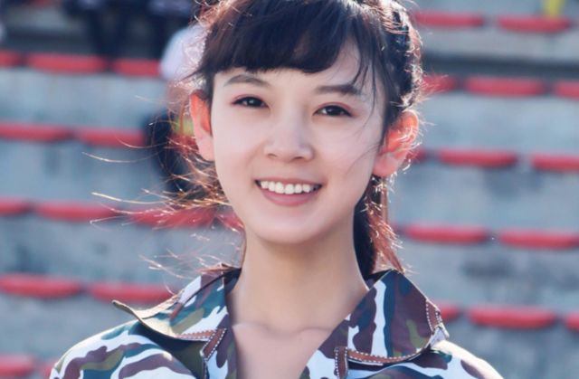 陈瑶早期照曝出,网友称看到这细腰,感觉就快断了一样!