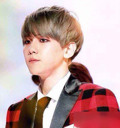 多限制了,今年流行紫色,所以男生将中分蘑菇头短发全部染成了应该紫色