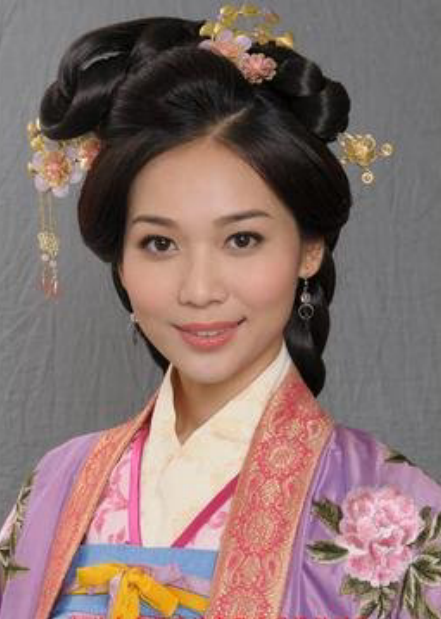 tvb专业女配角15年,拍戏打到男演员想哭,如今逆袭成霸道女总裁