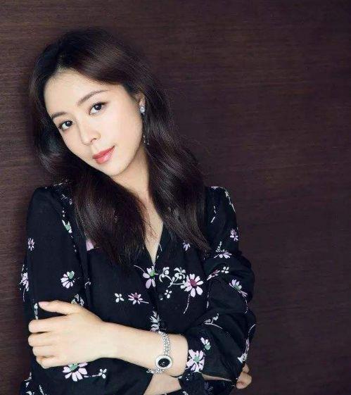 演艺界这几位女明星,人长得好看名字也好听呢!