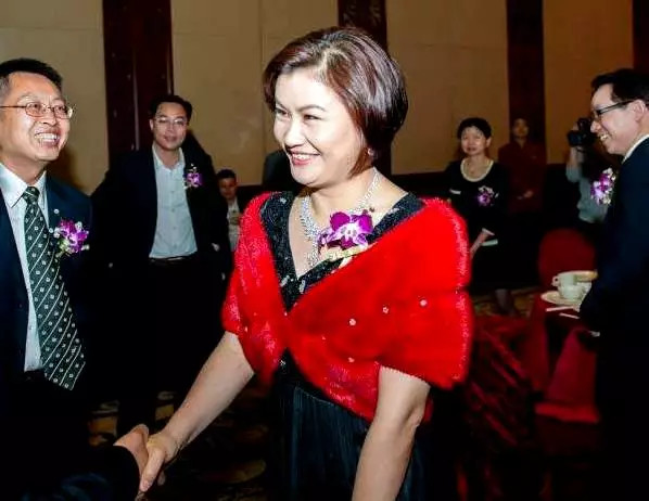 卑微是伟大的起点!女首富周群飞靠什么筑梦未来?__财经头条