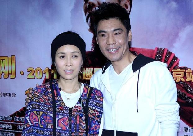 曾是家喻户晓的歌手,却经历了3婚2离,51岁与现任妻子很恩爱|屠洪刚