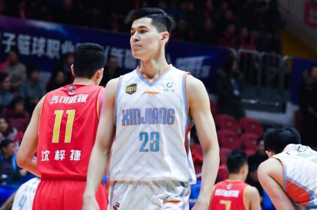 阿不都拉沙木高效取得30分助力新疆胜深圳成为赢球一大功臣
