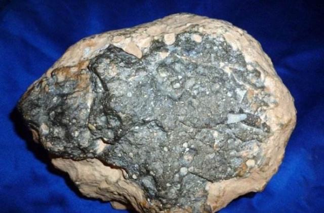 美国登月宇航员带回22千克月球样本,分析结果给出月球的起源!