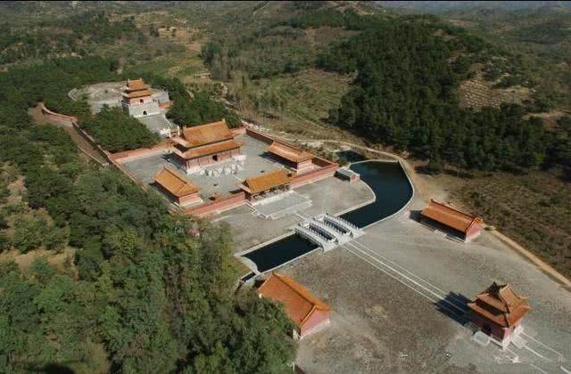 康熙地宫有何秘密?考古人员持枪进入,出来后却决定永久封闭地宫