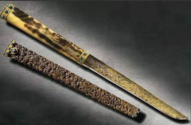 乾隆极品匕首:第1镶嵌1200颗宝石,第3土豪900万拍卖走