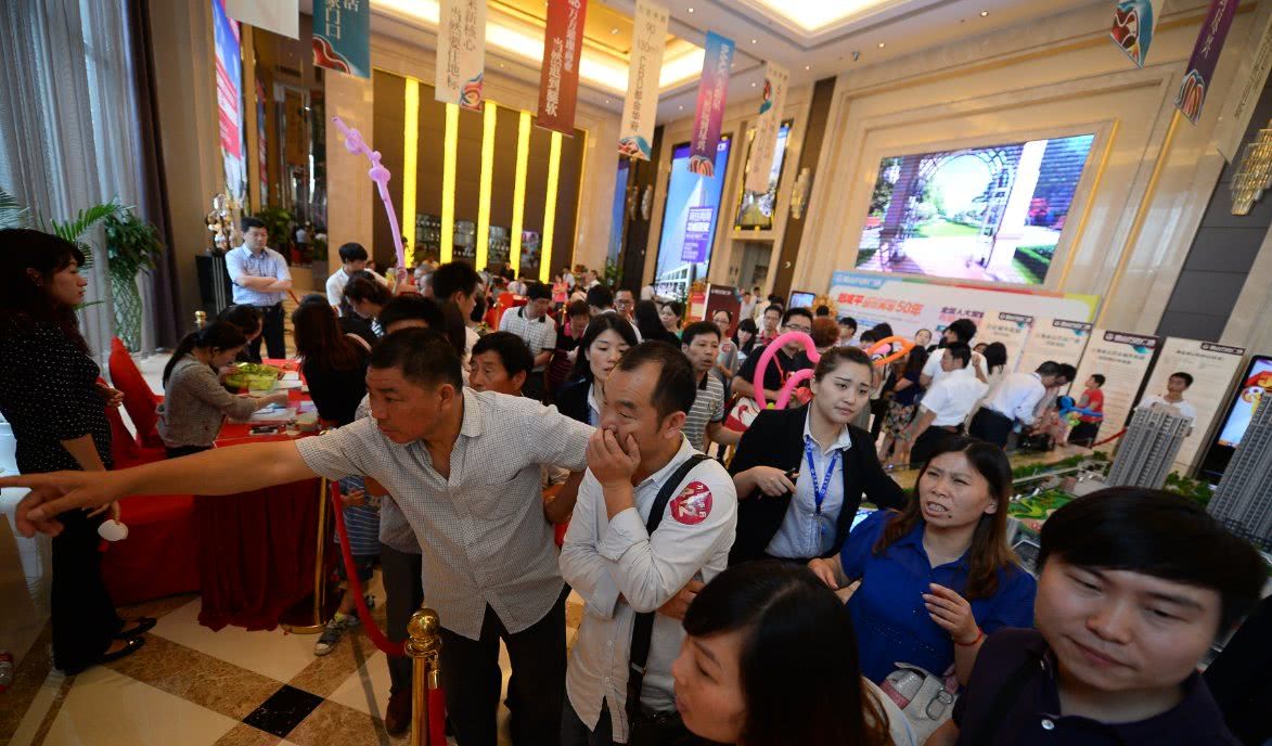 炒房客或恐慌抛房,中介:卖一套就亏一套