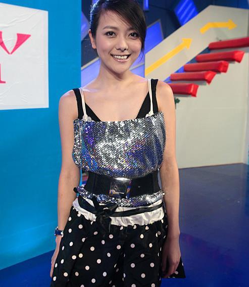 7年后,汪涵夫妻罕见同台主持,杨乐乐变化太大,老的让人心疼!