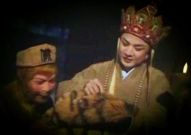 孙悟空的虎皮裙根本不是唐僧缝的!他没穿裤子跑完了取经全程?