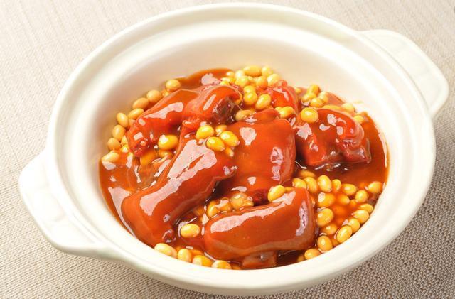 黄豆焖猪蹄,满满的胶原蛋白,好吃又养颜,让你越吃越美丽!