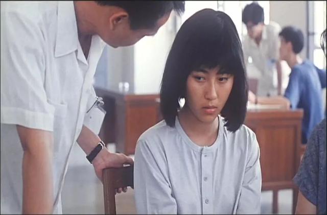 原本那两人也是为朱婉芳出头才会跟macho打架,朱婉芳也打定主意装作认