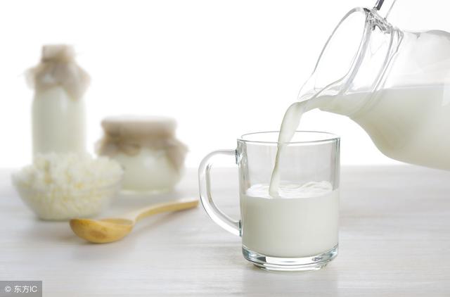 即使乳糖不耐的人,每天也能消化10g左右的乳糖,每100ml牛奶中含3