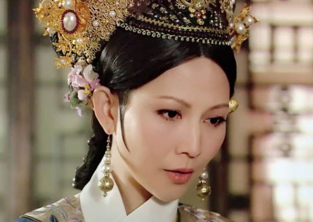 蔡少芬再回《甄嬛传》宫苑,演绎经典台词,娘娘普通话依旧塑料啊__财经