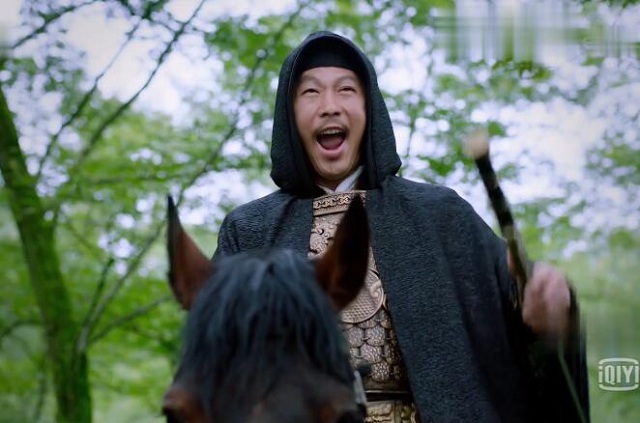 《封神演义》穿帮:邓伦演的狐妖掐费仲脖子,费仲的小胡子没了!