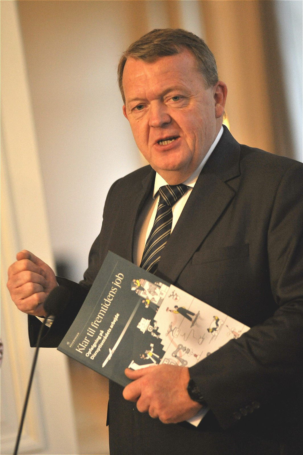 丹麦首相拉斯穆森主持召开丹麦反腐败委员会会议