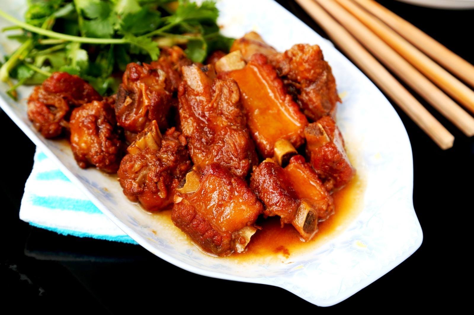 做红烧排骨时,牢记2点,排骨口感劲道,滋味香浓,香而不腻!