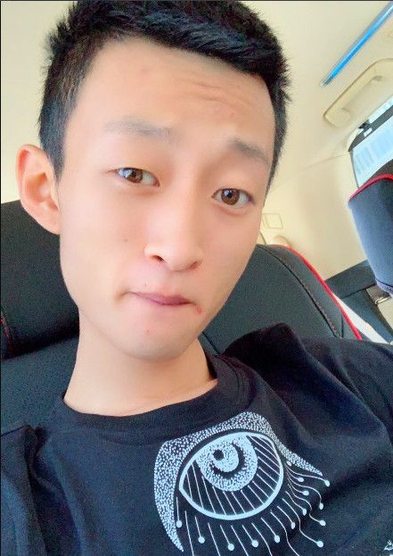 素质堪忧!快手人气主播当众辱骂粉丝引热议,网友:配当网红吗?