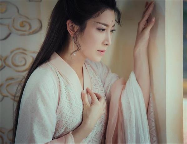 1,梓芬出自电视剧《蜜香沉沉烬如霜》张棪琰饰演