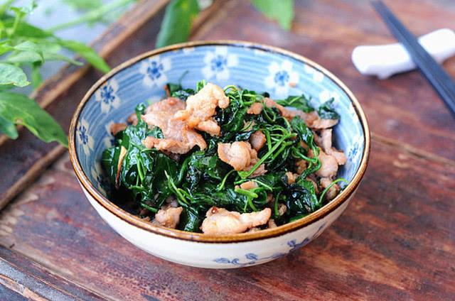 别用辣椒炒肉了,它的营养,比辣椒高3倍,甘甜鲜嫩,炒肉特好吃|辣椒叶