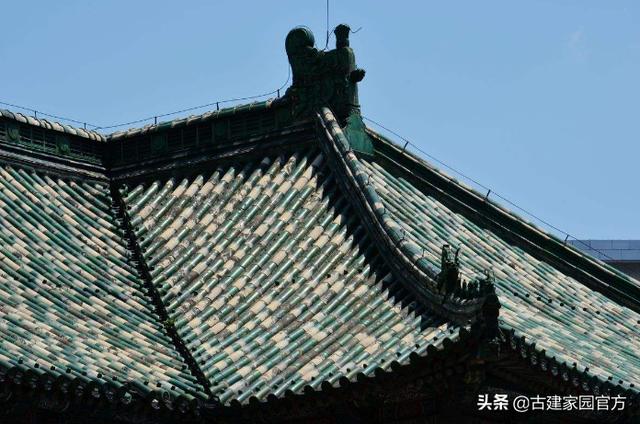 中国古建筑的屋脊曲线,是如何设计的?