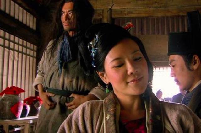 那时武松手刃西门庆和潘金莲被流放孟州,在路过张青的黑店时,武松察觉