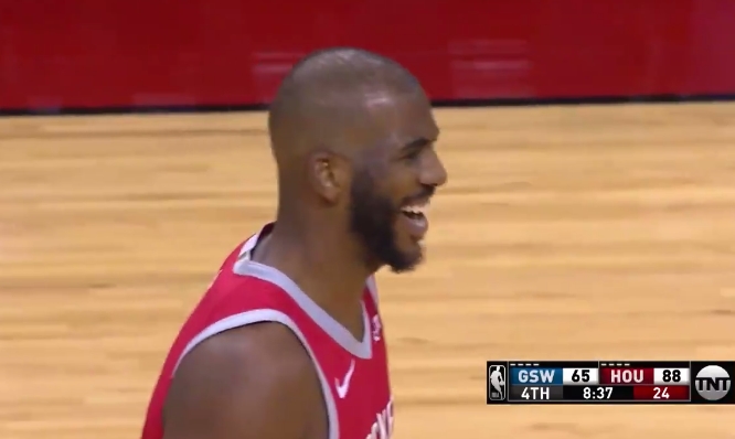 抢断后露鬼魅笑容,哈登替补席上笑得合不拢嘴|保罗|火箭|鬼魅_新浪