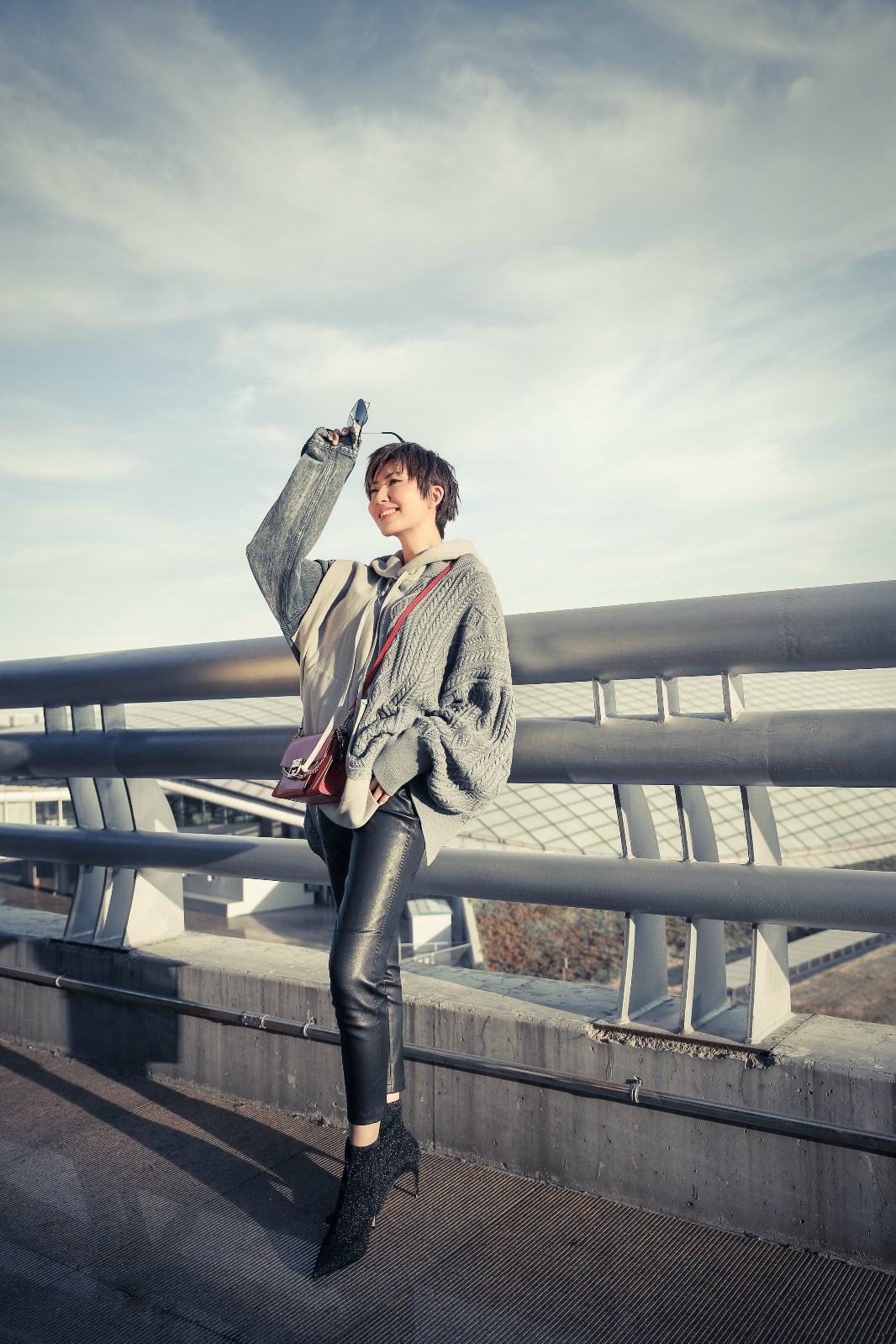 被调侃成"踩高跷"长腿标签的紫檀穿衣品味和与生俱来的时尚感也受到