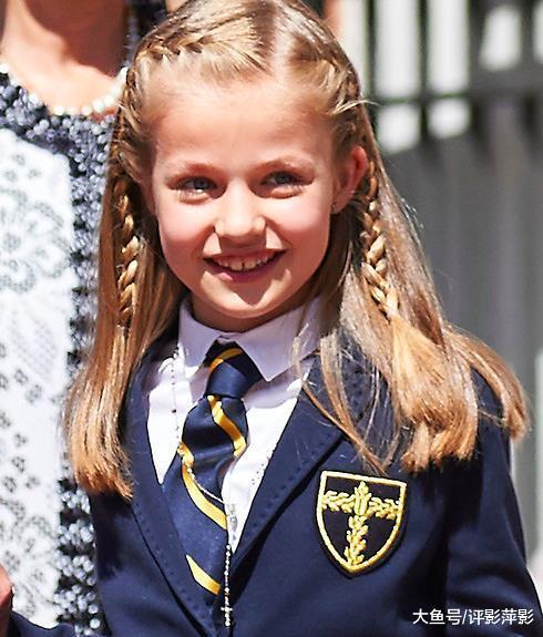 西班牙两位美公主的校服照简洁大方又清纯莱昂诺尔不如妹妹