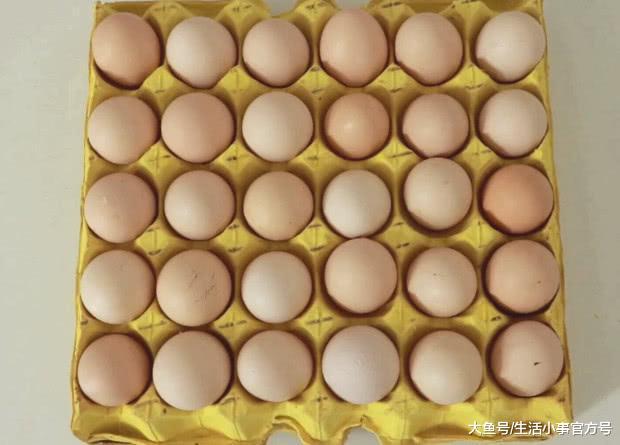 小姐姐将30个鸡蛋黄一起放到电饭煲里煮, 煮好看到这一幕懵了