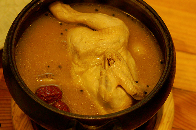 女子痛经老公炖鸡汤补遇卖鸡老板他笑了笑女子出一身汗