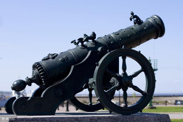 首先咱们必须要阐明的是,古代的火炮并不只是用来发射实心铁蛋