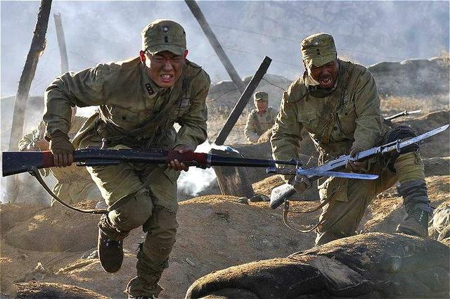 血战莲花峰一个营激战1000日军3昼夜日军大队长下跪自杀